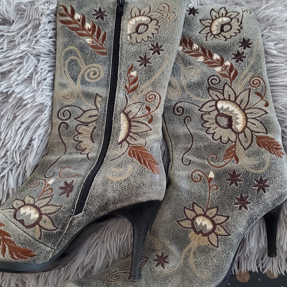 womans heeled boots